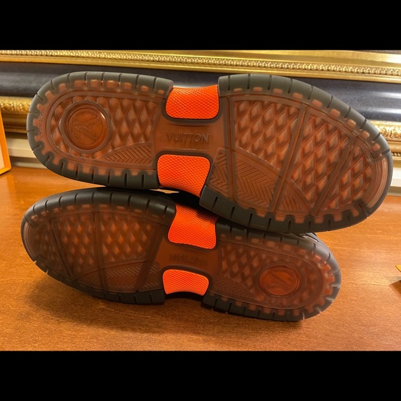 Louis Vuitton Lucien Clarke a view sneaker Sz 9.5 - Picture 6 of 9